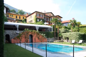 Villa di 3500 m² con più di 5 locali e box auto a 