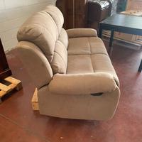 Divano con poggiapiedi