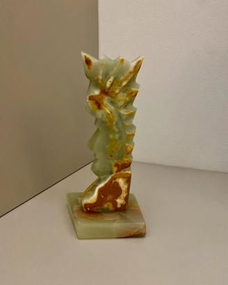 Scultura in onice verde