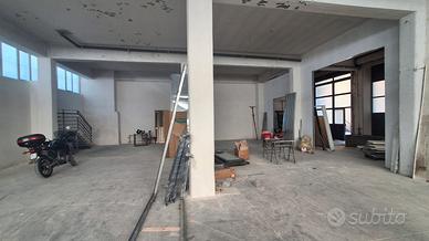 CAPANNONE C/2 400 Mq TRA POMIGLIANO e CASALNUOVO