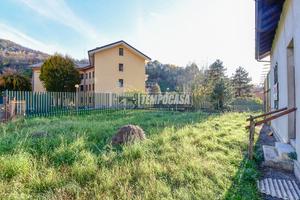 CASA INDIPENDENTE CON TERRENO EDIFICABILE DI 400MQ