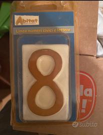 Numero civico 8