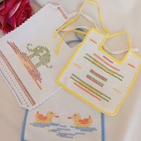 tre bavette bebè lavorazione artigianale uncinetto