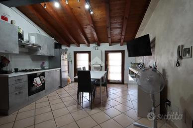 2 LOCALI A MONTIRONE