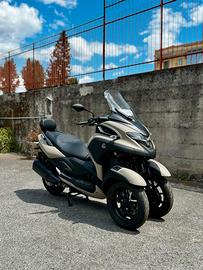TRICITY 300 DEMO