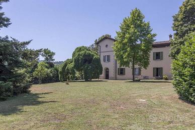 Villa di 589 m² con più di 5 locali a Ozzano dell'
