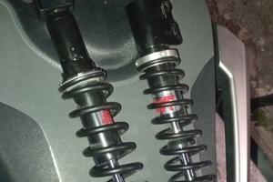 Ammortizzatori yss nuovi 2 ore di vita 110 euro