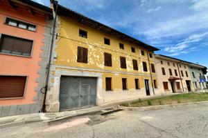 Grande casa da ristrutturare per creare più abi...