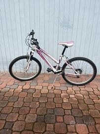 Mountain bike  ragazza