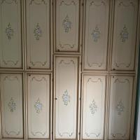 Armadio stile veneziano in legno dipinto a mano