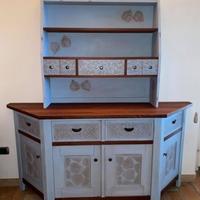 Credenza in stile shabby chic pitturata a mano