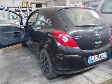 Opel corsa 2010 benzina gpl