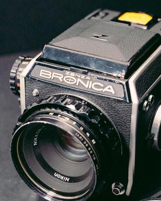Zenza Bronica – Medio Formato + esposimetro