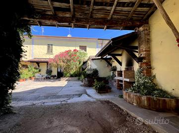 CASA DI CORTE A CASALROMANO