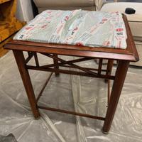 Tavolo piccolo quadrato di cristallo