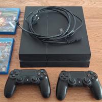 PlayStation  4 con due  joystick e due giochi 