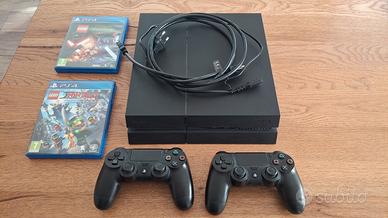 PlayStation  4 con due  joystick e due giochi 