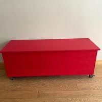 Cassapanca rossa in legno multistrato