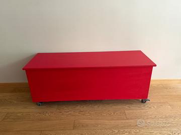 Cassapanca rossa in legno multistrato