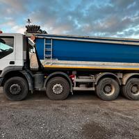 Autocarro 4 Assi Iveco Trakker 450