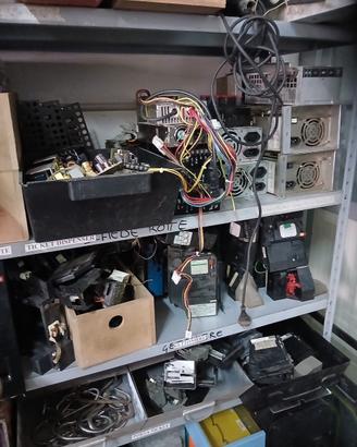 Svuoto magazzino videogiochi vintage