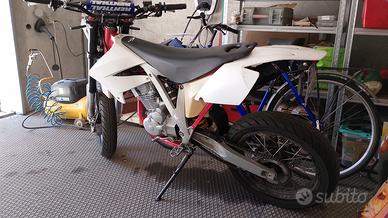 supermotard 125 4 tempi ajp pr4