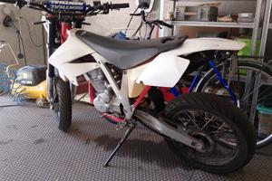 supermotard 125 4 tempi ajp pr4