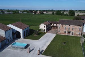 VILLA SINGOLA A SUZZARA