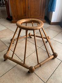 Girello in legno anni 50