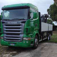 Camion Scania 124 R - LB 6X2 4 NA con gru