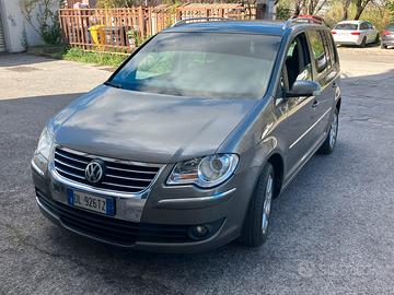 Volkswagen Touran 2.0 tdi DSG