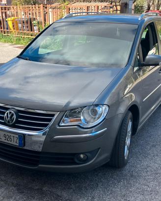 Volkswagen Touran 2.0 tdi DSG