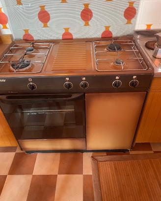 Cucina a gas, 4 fuochi, forno e porta bombola