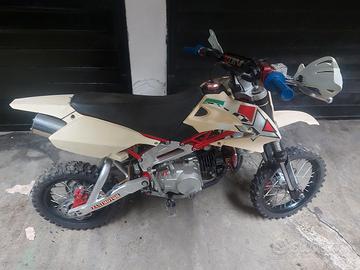 Pit bike
