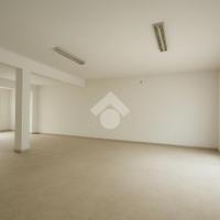 NEGOZIO A VILLA DEL CONTE