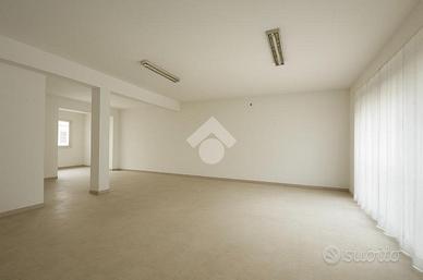 NEGOZIO A VILLA DEL CONTE