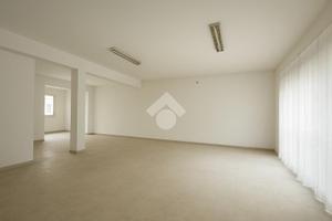 NEGOZIO A VILLA DEL CONTE