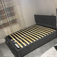 Letto matrimoniale moderno in velluto grigio