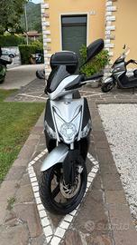 Kymco Agility 125 R 16 Plus Parabrezza e bauletto