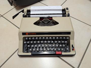 macchina da scrivere olimpia splendid