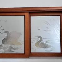 Porta e passavivande in noce e vetro