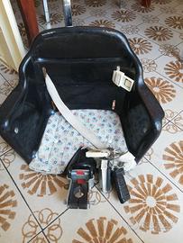 Vecchio seggiolino bicicletta ben tenuto