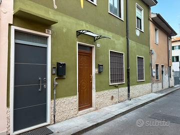 Appartamento bifamiliare piano terra