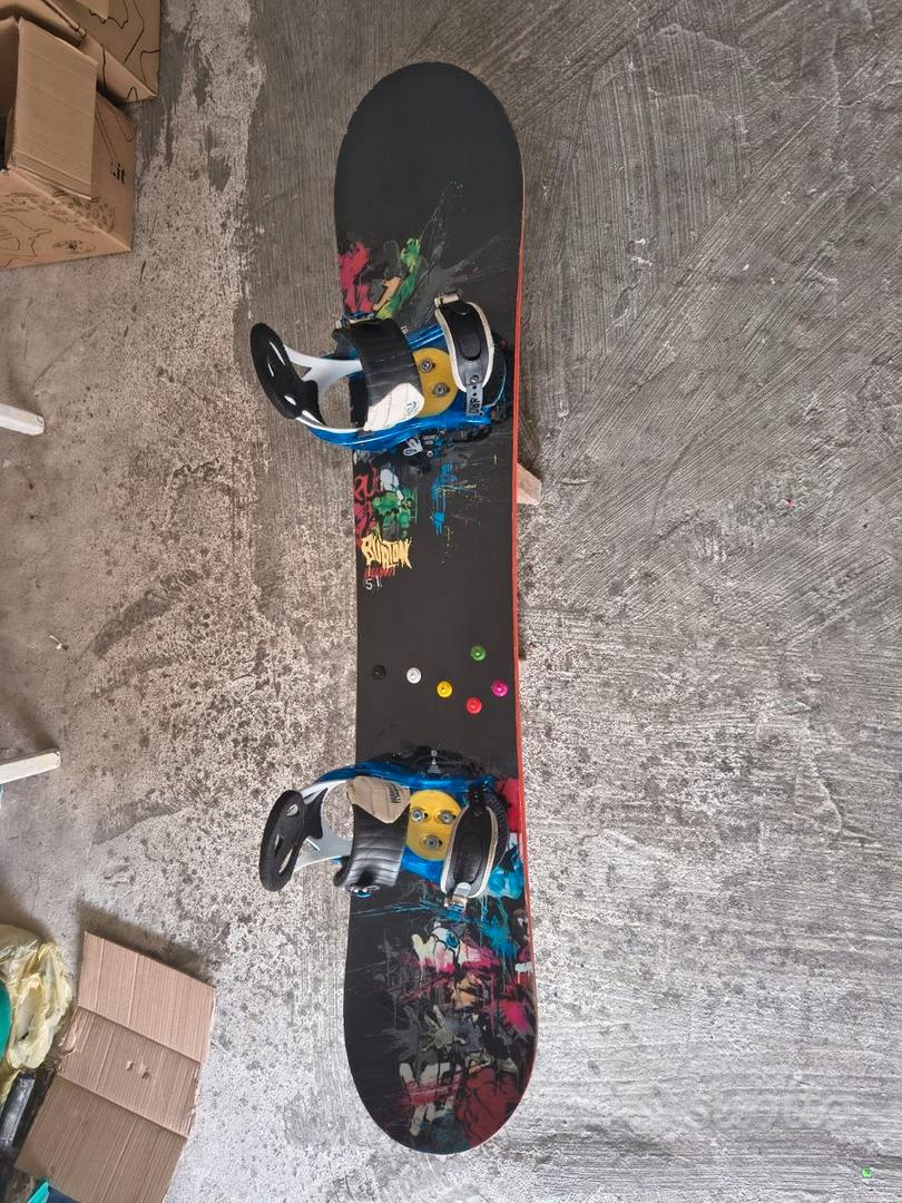 Burton Blunt 151 Snowboard + Attacchi Freestyle M - Sports In