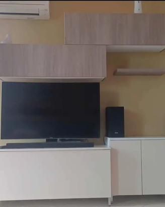Living  e tavolo. 