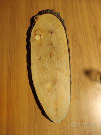 tagliere da portata in legno con corteccia