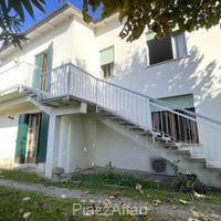 PEGOLOTTE: CASA CON TERRENO IN CENTRO