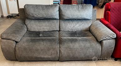 Divano 3 posti con 2 relax elettrici Poltronesofà
