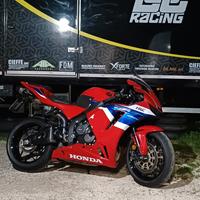 Honda CBR 600 RR 2024 HRC CON RACCOMANDATA HONDA
