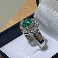 Anello oro 18kt con smeraldo e diamanti naturali